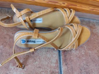 Sandalias planas Mustang amarillas