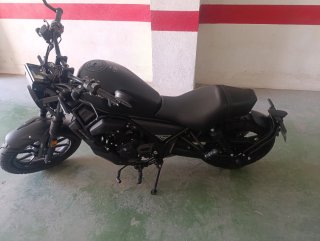 Moto 125cc Negra ABS Zontes C125, año 2024