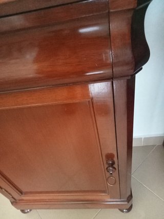 Mesita de noche, caoba, tengo dos precio por unida