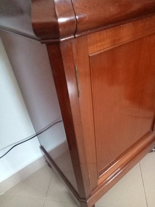 Mesita de noche, caoba, tengo dos precio por unida