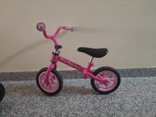 Bicicleta infantil rosa sin pedales Chicco
