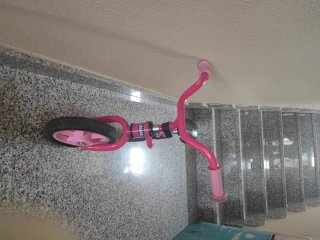 Bicicleta infantil rosa sin pedales Chicco