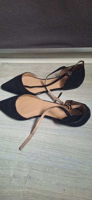 Zapatos planos negros con tira