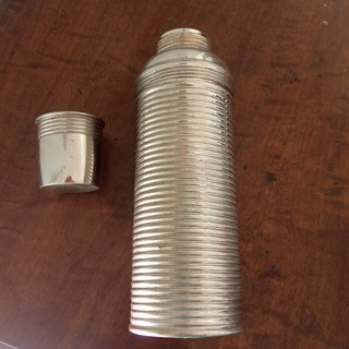 Termo antiguo de metal