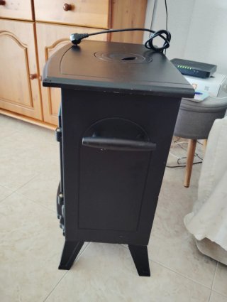 Estufa eléctrica imitando chimenea