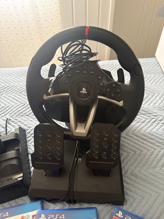 PS4 (PlayStation 4) con juegos y accesorios