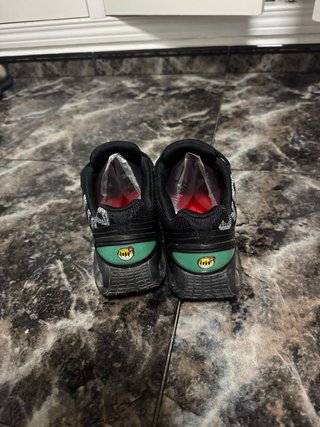 Zapatillas Nike Supreme Negras y Verdes