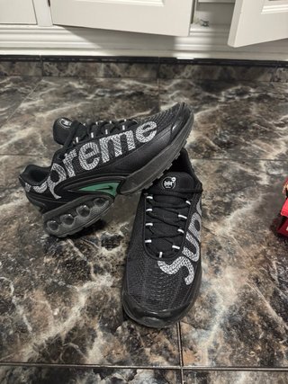 Zapatillas Nike Supreme Negras y Verdes