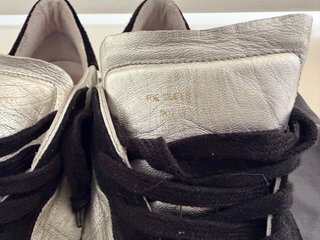 Golden Goose Sneakers Plata y Negro