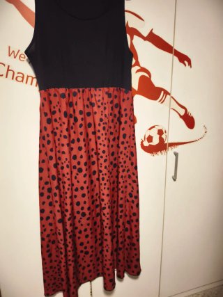 Vestido Negro y Rojo con Lunares