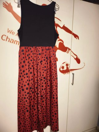 Vestido Negro y Rojo con Lunares