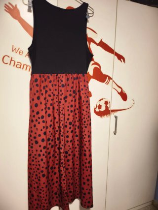 Vestido Negro y Rojo con Lunares