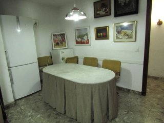 Mesa de comedor de mármol y forja