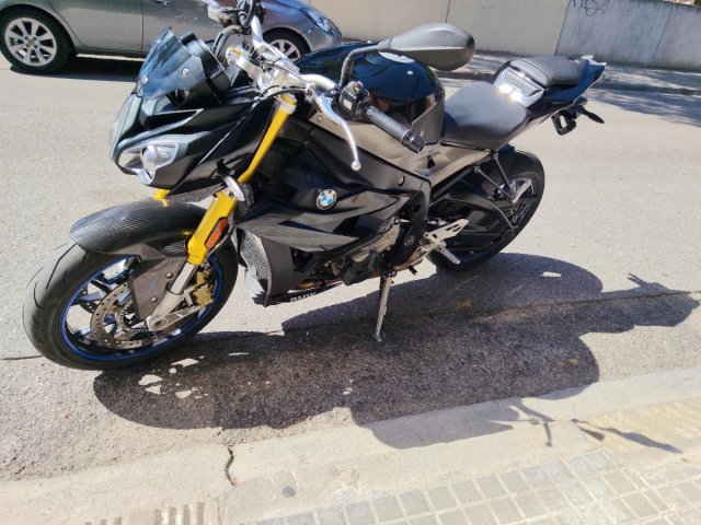 BMW S1000R Naked Negra y Plateada