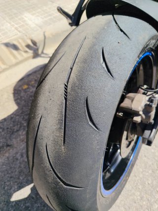 BMW S1000R Naked Negra y Plateada