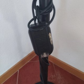 Lámpara de pie negra