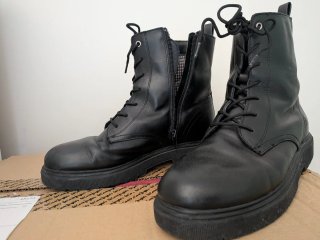 Botas  de piel para niña negras
