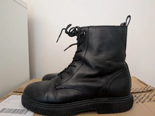 Botas  de piel para niña negras