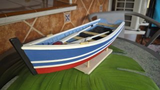Maqueta de barca de madera