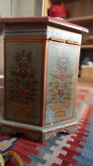 Caja decorada estilo antiguo