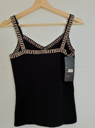 Camiseta de tirantes negra con detalle