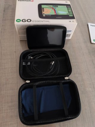 TomTom Go Essential GPS