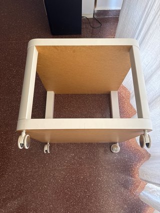 Mesa auxiliar con ruedas Ikea blanca
