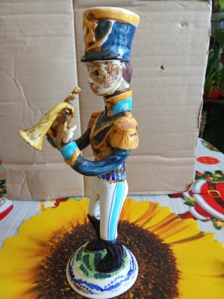 Figura militar trompeta cerámica