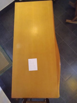 Escritorio de madera natural con 4 cajones