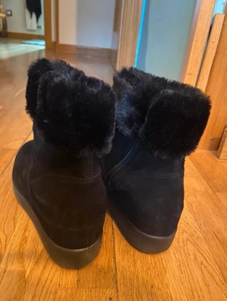 Botas de piel con cuña y pelo