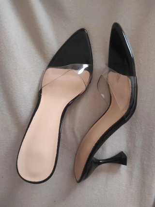 Sandalias tacón negro brillante y transparente