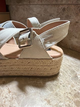 Sandalias Mustang Talla 36 Plata
