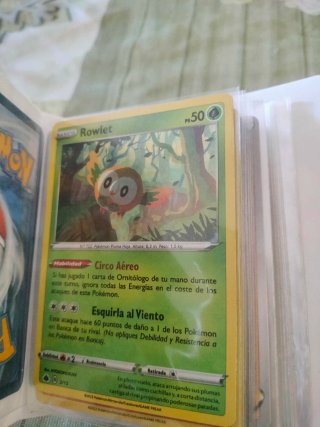 Mini Álbum Cinderace Oficial + 30 Cartas Pokémon