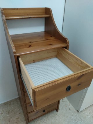 Cómoda de madera Ikea