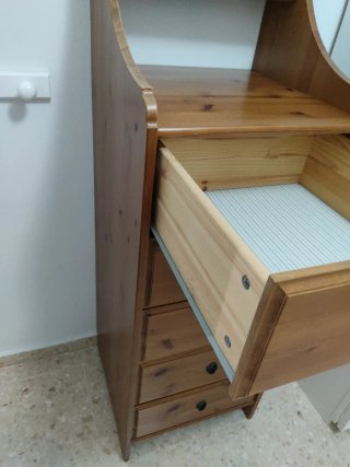 Cómoda de madera Ikea