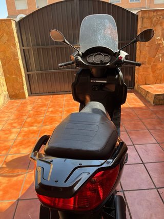 Piaggio X7 Maxi Scooter Negra