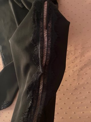 Pantalón negro fino con encaje