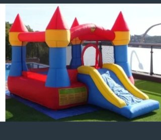 Castillo hinchable con tobogán