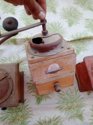 Lote de molinillos antiguo