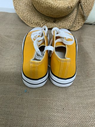 Zapatillas amarillas talla 39