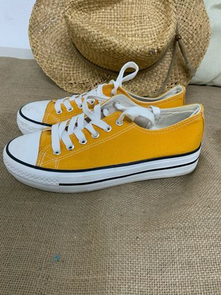Zapatillas amarillas talla 39