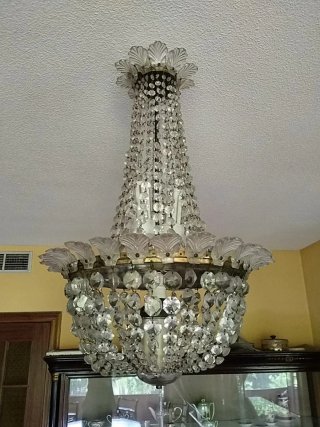 Lámpara de araña de cristal y metal