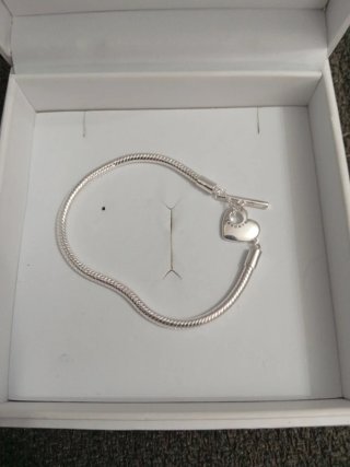 Pulsera Pandora Corazón Plata mide 19 cm