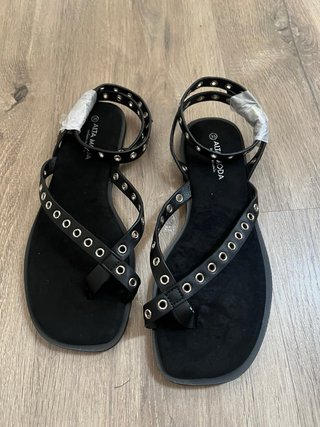 Sandalias dedo negras talla 35