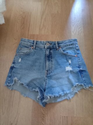 Shorts vaqueros Bershka desgastados