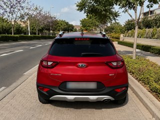 KIA STONIC 2018 ROJO/NEGRO