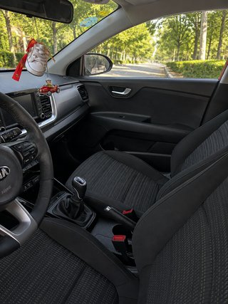 KIA STONIC 2018 ROJO/NEGRO