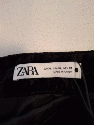 Falda Zara negra con volantes