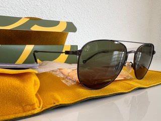 Occhiali da aviatore Breitling esclusivi nuovi