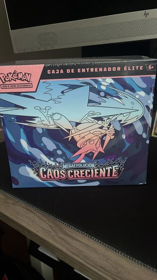 Caja Entrenador Élite ETB Caos Creciente Pokémon